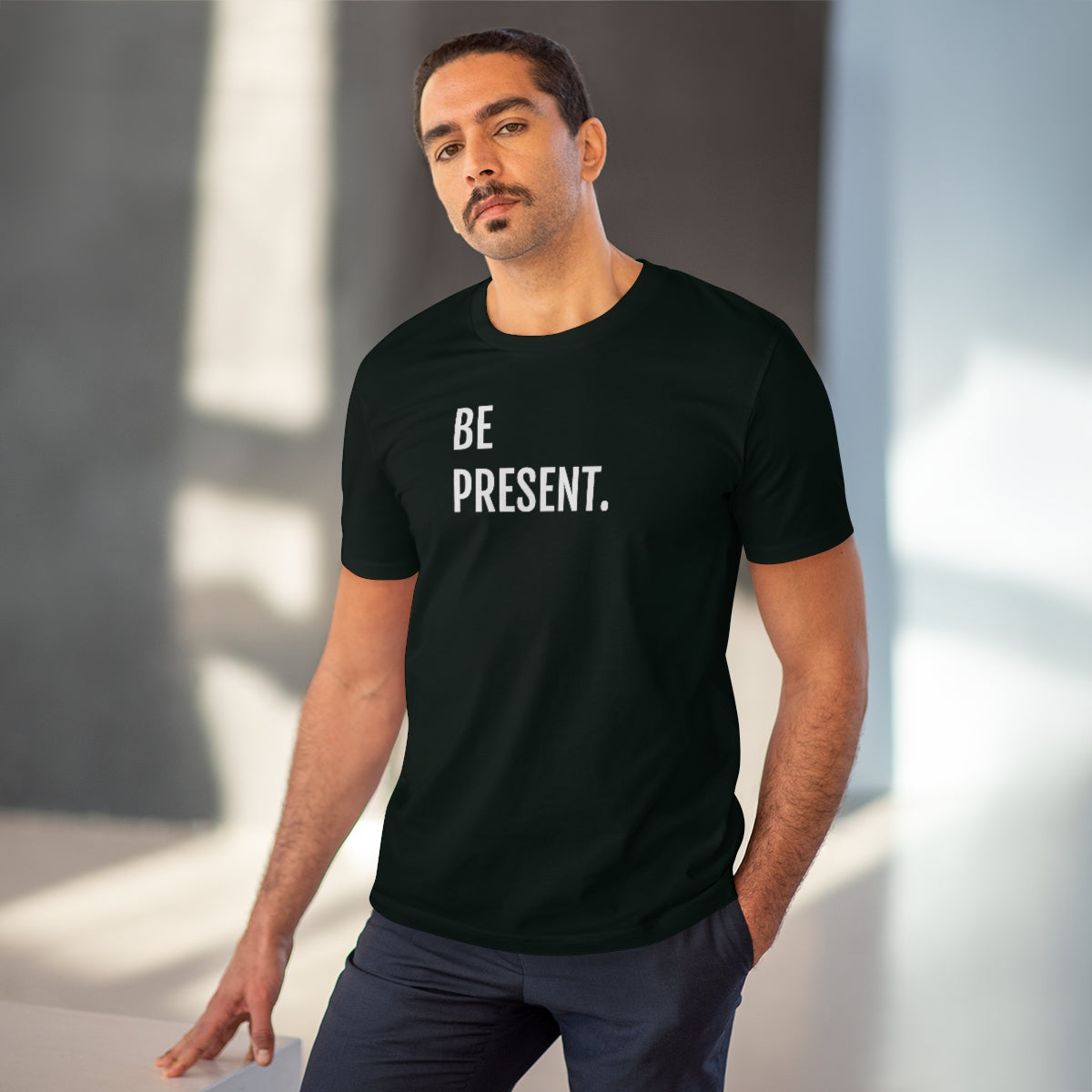 BE PRESENT. - T-shirt